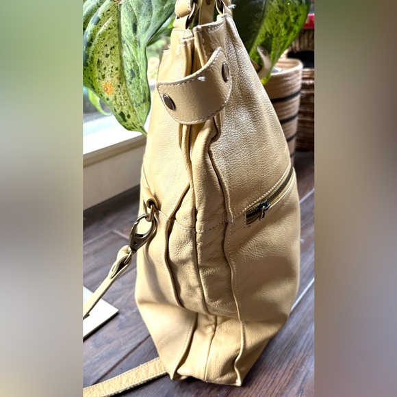 Cul de Sac butter soft leather bag - Picture 3 of 9